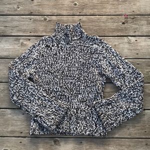 Turtle neck thick knit sweater